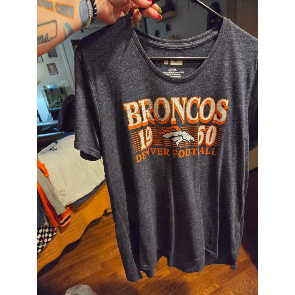 NFL Team Apparel Denver Broncos Women's T-Shirt Size XL